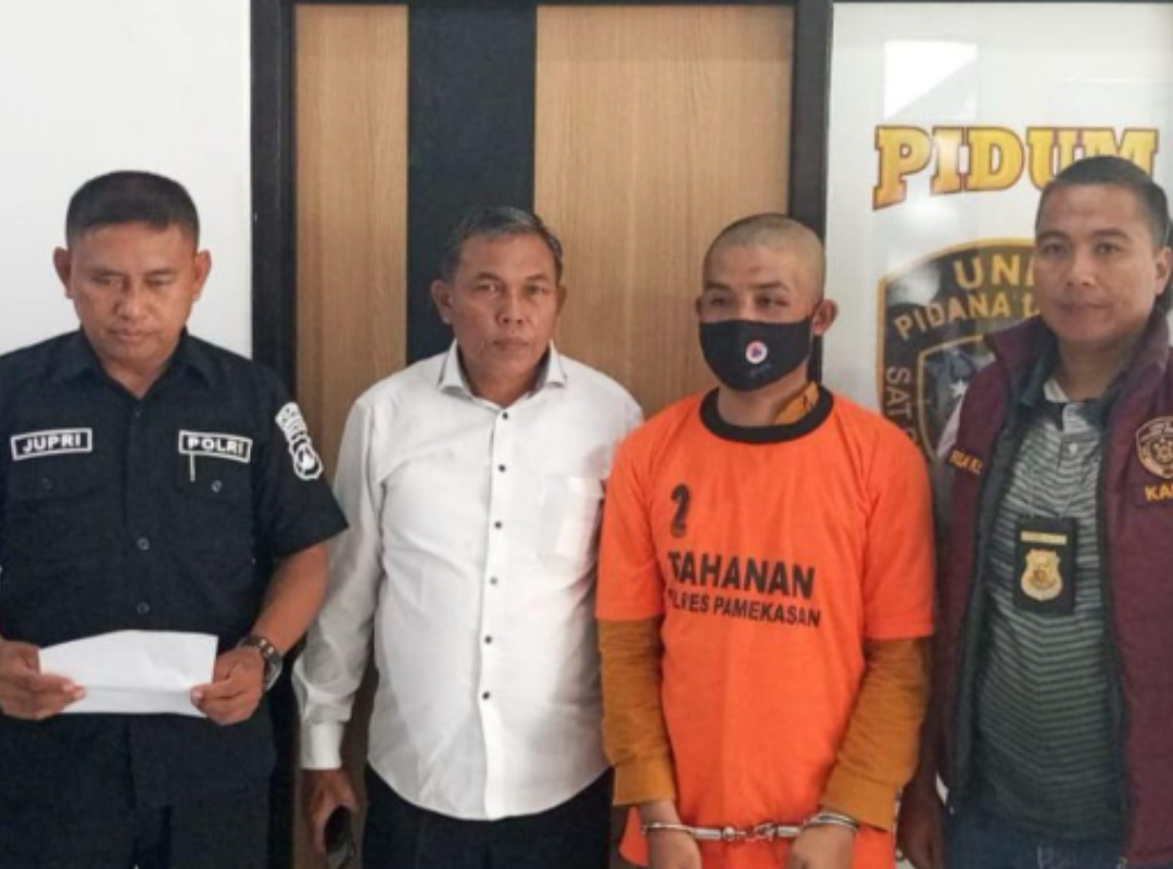 DIBEKUK: Terduga pelaku perampasan dan penganiayaan istri diamankan polisi, Senin (17/11).