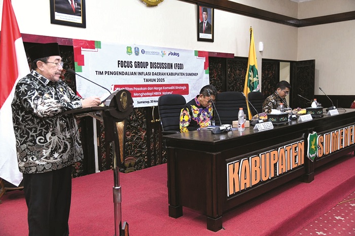 TEGAS: Wabup Sumenep Imam Hasyim saat menyampaikan sambutan dan FGD di Ruang Rapat Arya Wiraraja, Kantor Bupati Sumenep, Kamis (20/11). (PROKOPIM UNTUK JPRM)