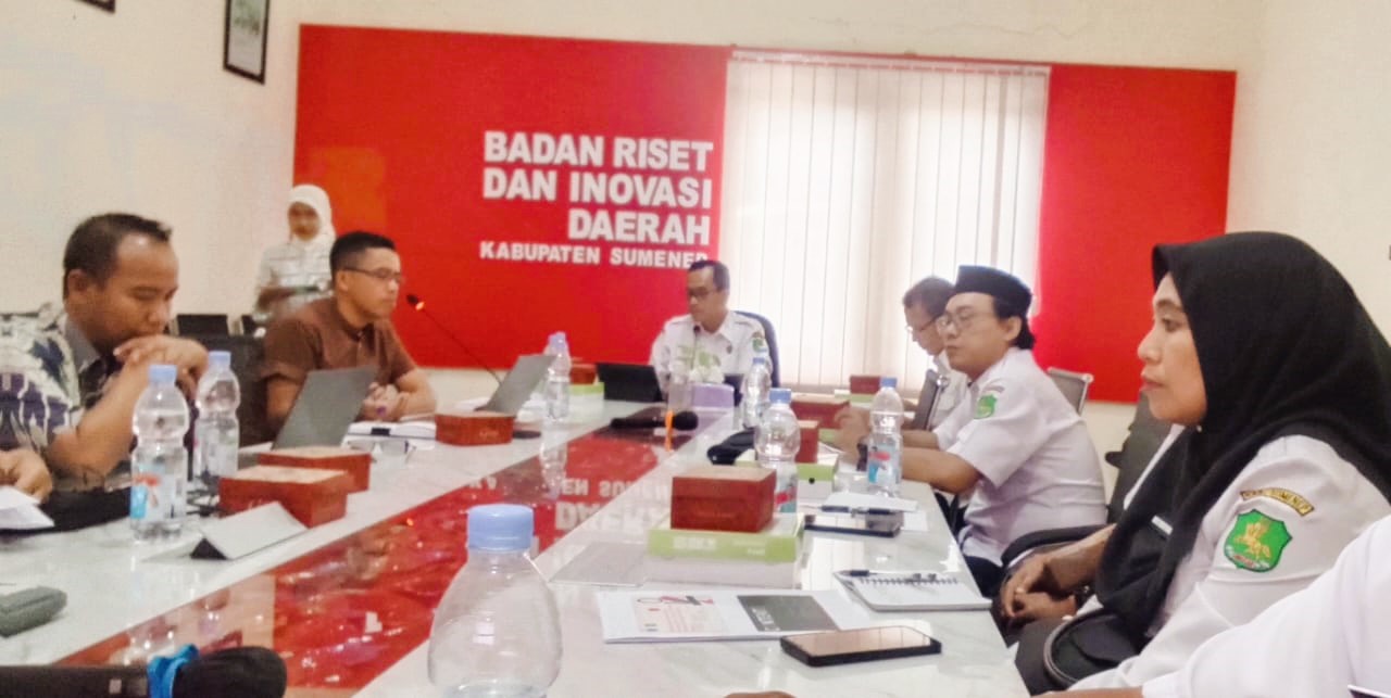 FOKUS: Brida Sumenep saat menggelar FGD di ruang pertemuan setempat, Kamis (20/11).