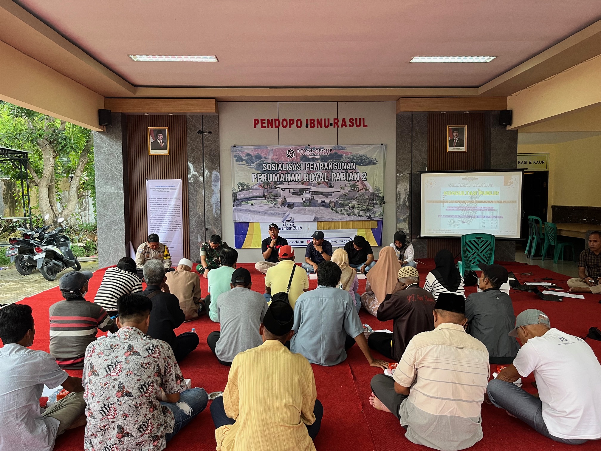 SUKSES: Sosialisasi Pembangunan Perumahan Royal Pabian 2 yang dilaksanakan pihak PT Andromeda Propertindo Indonesia bersama warga di balai desa pabian kecamatan kota pada Sabtu (22/11).
