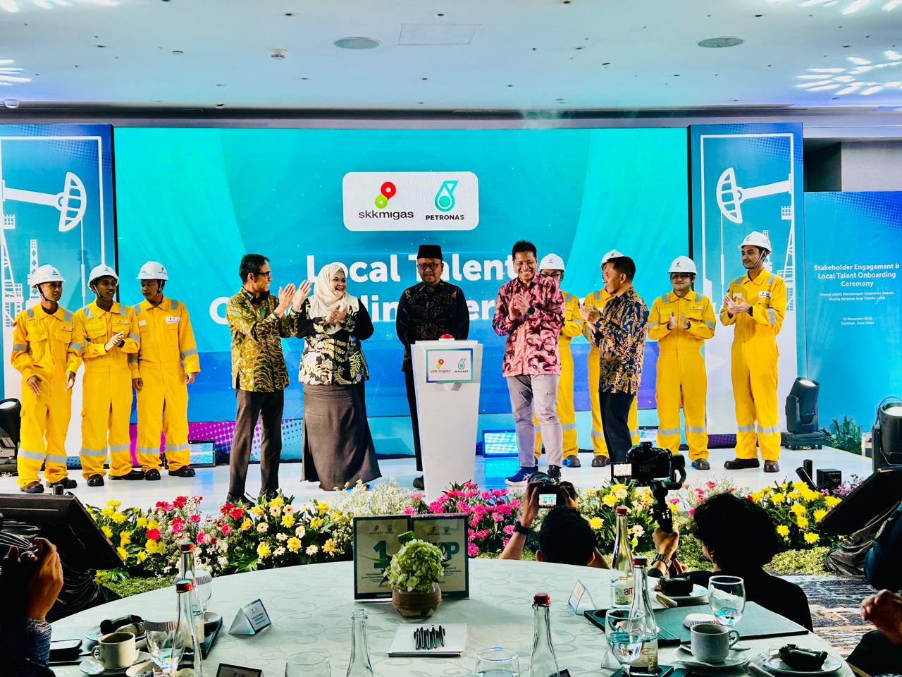 KOLABORASI YANG BAIK: PETRONAS Indonesia menggelar stakeholder engagement & local talent onboarding ceremony di Surabaya, Selasa (25/11/2025).