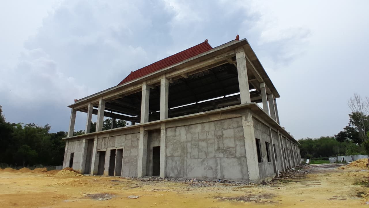 FASKES: Pembangunan gedung puskesmas Bulangan Haji di Desa Tlagah, Kecamatan Pegantenan, belum rampung, Rabu (26/11).