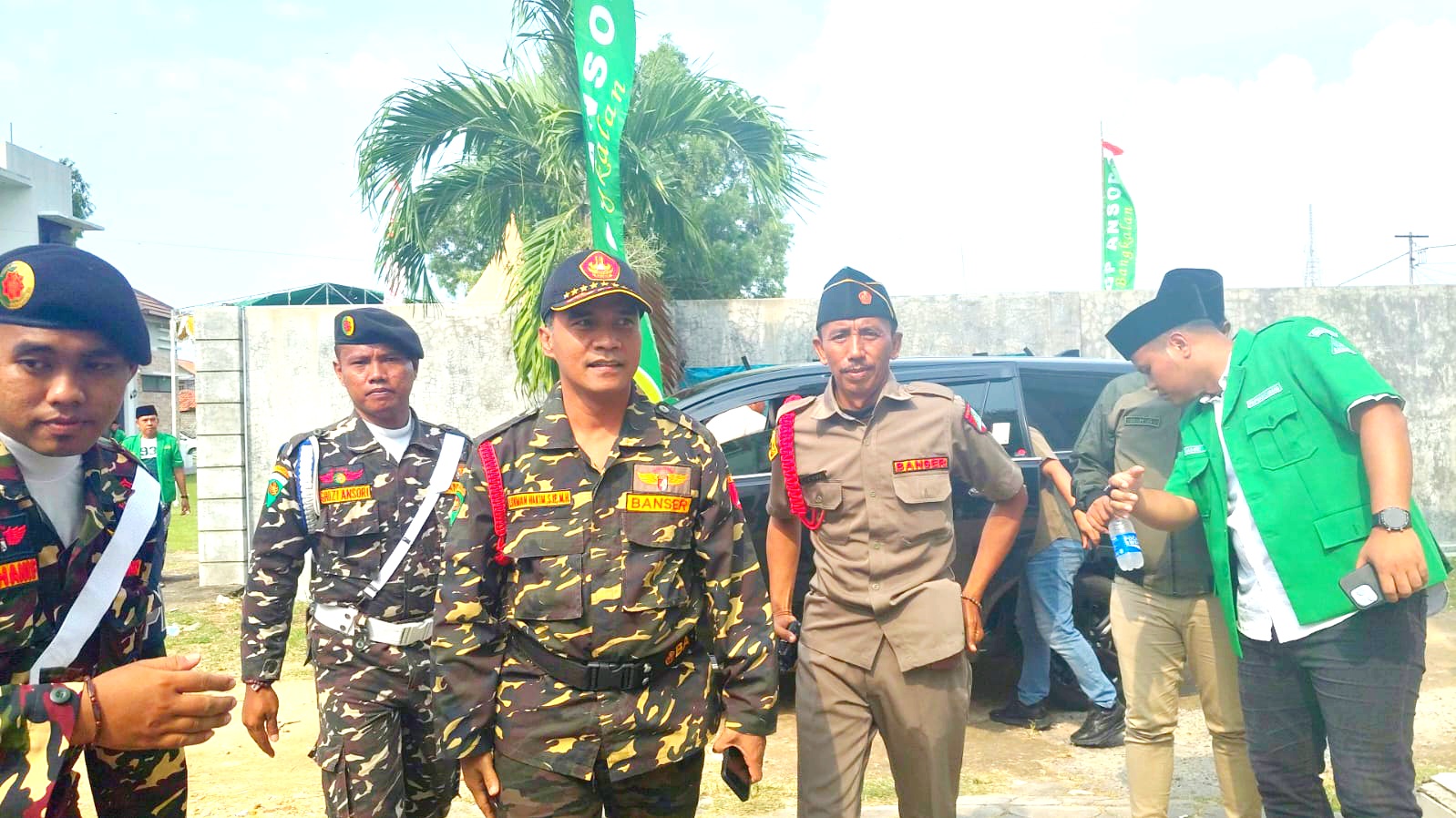 DATANG LANGSUNG: Bupati Bangkalan Lukman Hakim menghadiri susbalan banser di Ma&rsquo;had Aly Nurul Cholil, Jumat (28/11). (PROKOPIM UNTUK JPRM)