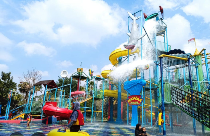 Panduan keselamatan di hawai waterpark malang