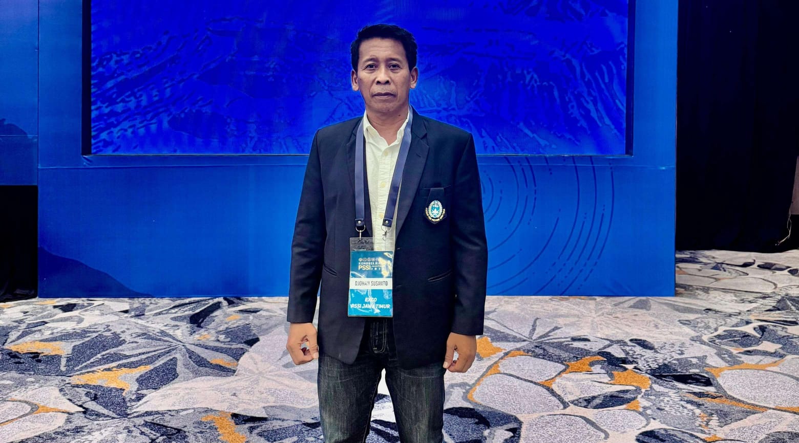 BERI ARAHAN: Ketua Teknik dan Pengembangan PSSI Jatim Djohan Susanto.