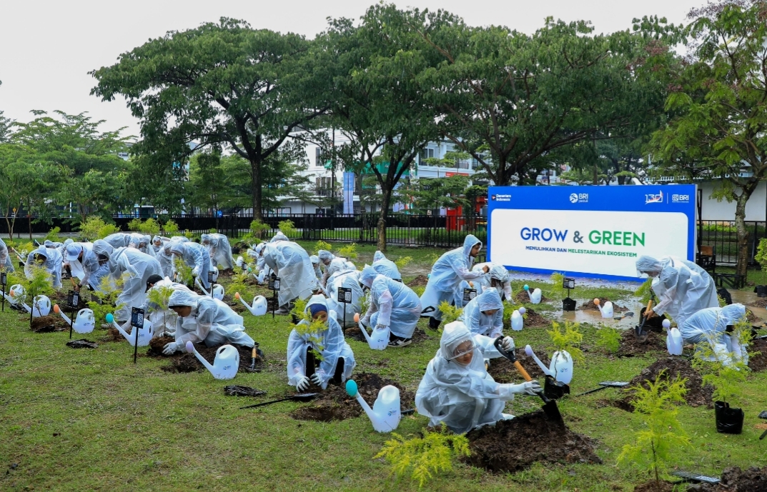 BRI melakukan penanaman dan pemberian 3.000 bibit pohon produktif dan pohon keras di kawasan Kiara Artha Park, Bandung, Jawa Barat.