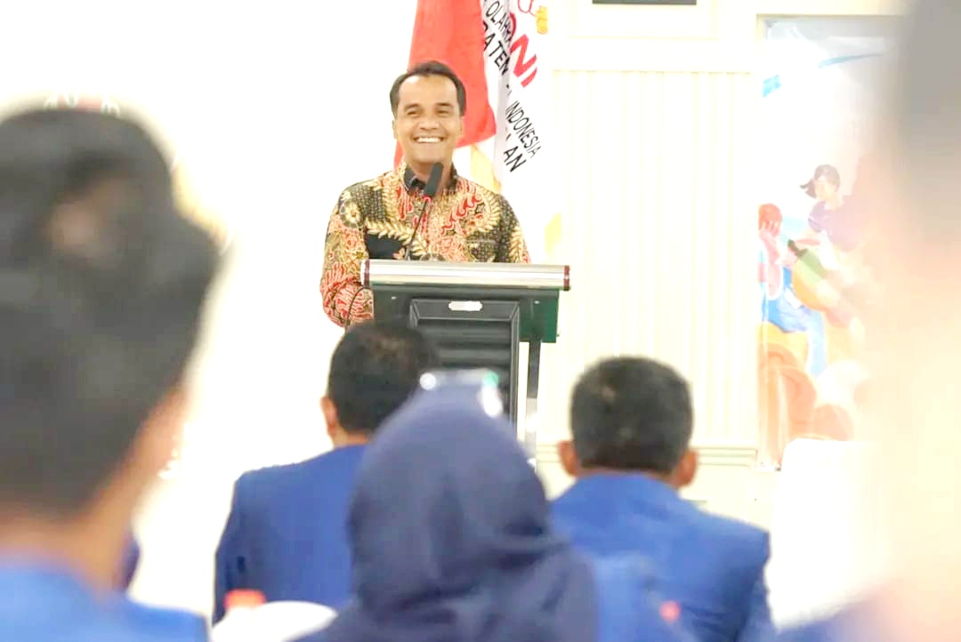 VISIONER: Bupati Bangkalan Lukman Hakim menyampaikan sambutan saat acara musorkablub di Hotel Rose, Sabtu (6/12). (PROKOPIM UNTUK JPRM)
