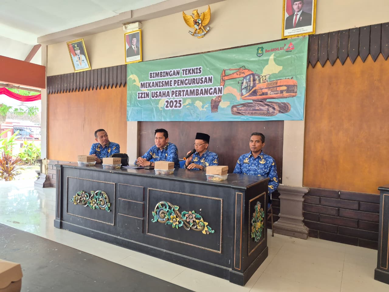 KHIDMAT: Pelaksanaan bimbingan teknis pengurusan usaha pertambangan di Pemkab Sumenep.