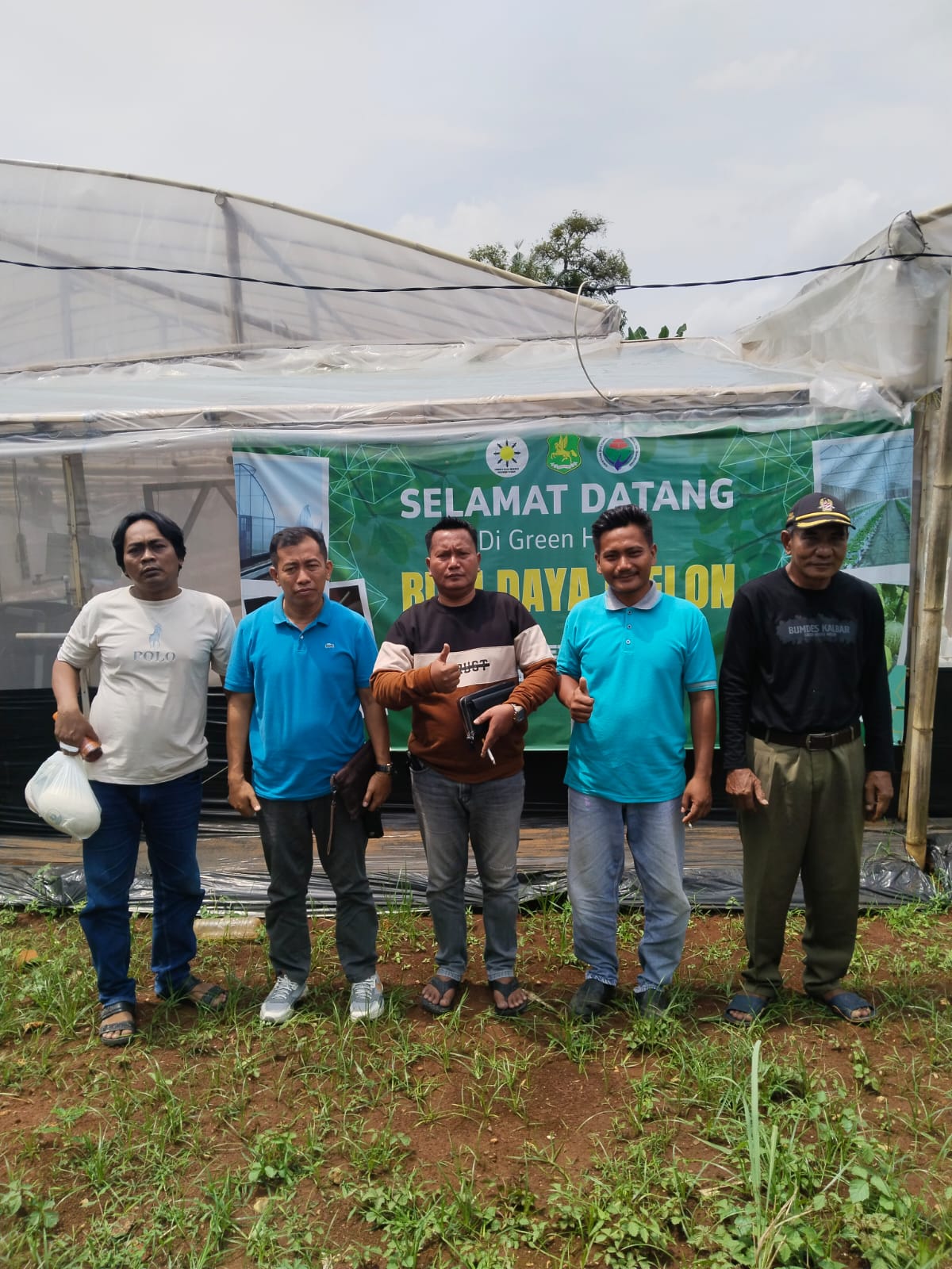 TONGGAK BARU: Petani melon di Kalianget Barat kedatangan pengusaha yang siap membawa melon Sumenep go internasional.