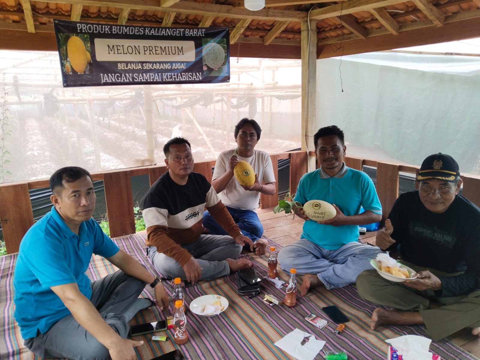 DUDUK BARENG: Sadawi menfasilitasi petani, BUMDes dengan pengusaha melon.