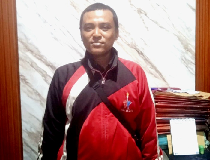 MEMINTA KEJELASAN: Pelapor Ibnu Abdillah mendatangi Mapolres Bangkalan, Senin (3/11). (IBNU ABDILLAH UNTUK JPRM)