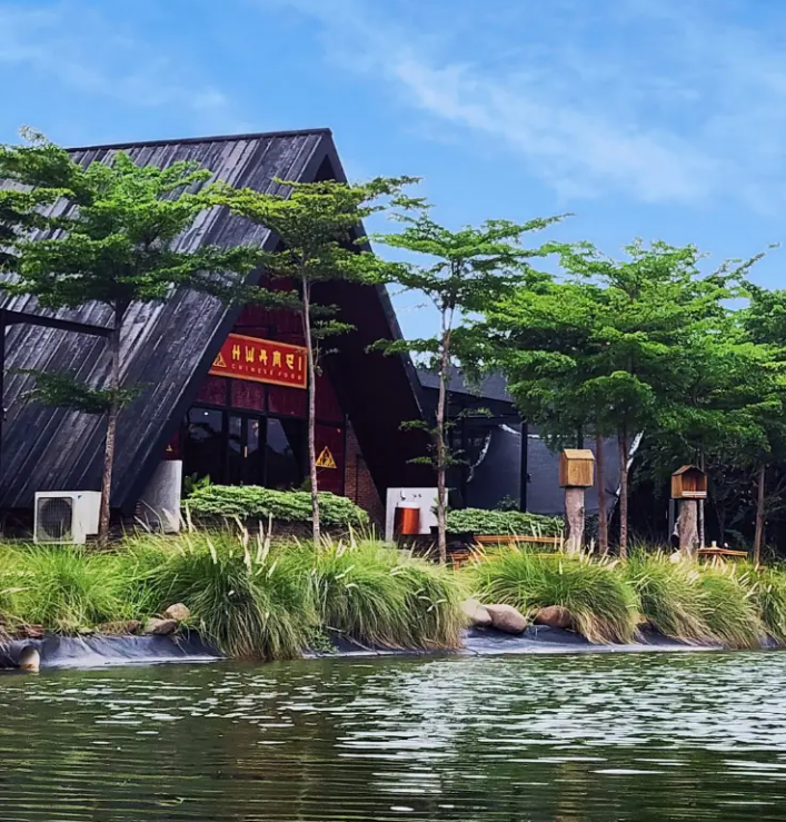 Beberapa burung langka di aviary park