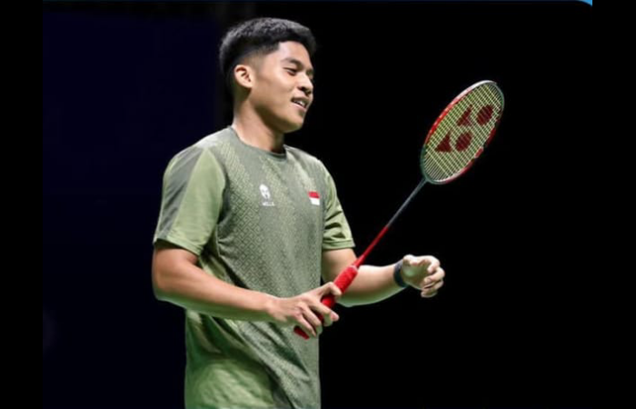PENUH SEMANGAT: Moh. Zaki Ubaidillah tampil pada semifinal SEA Games Thailand kategori perorangan melawan atlet Malaysia, Leong Jun Hao, Sabtu (13/12).