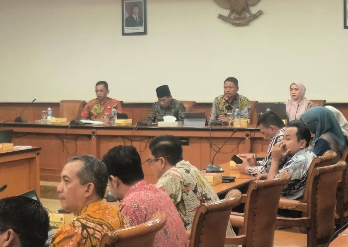 PENCEGAHAN: Inspektorat Sampang melakukan sosialisasi dan FGD penyusunan reaksi tindak lanjut SPI 2024 di aula Pemkab Sampang, Jumat (15/5). (INSPEKTORAT UNTUK JPRM)