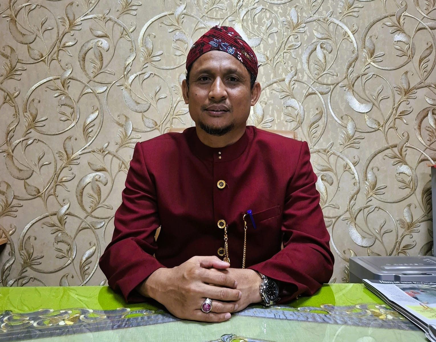 MENJELASKAN: Kepala Dispendik Sumenep Agus Dwi Saputra saat ditemui di ruangannya, Kamis (30/10).