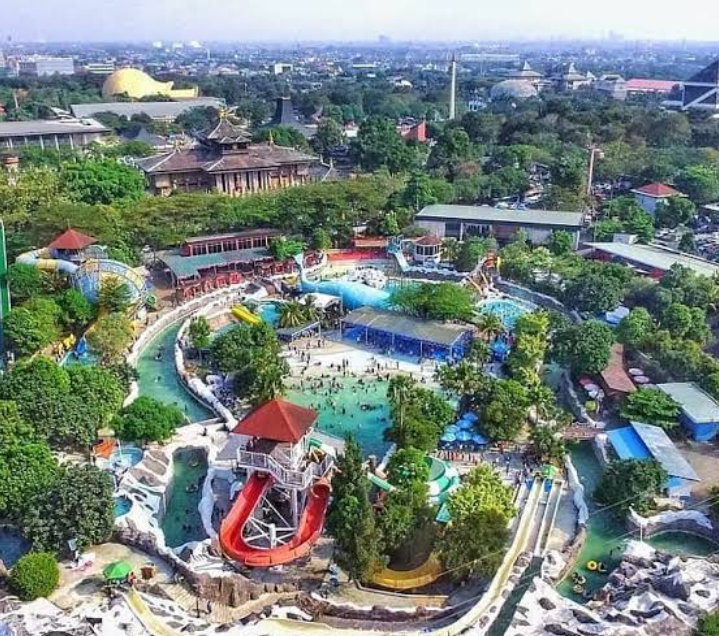 Fasilitas lengkap di snowbay waterpark