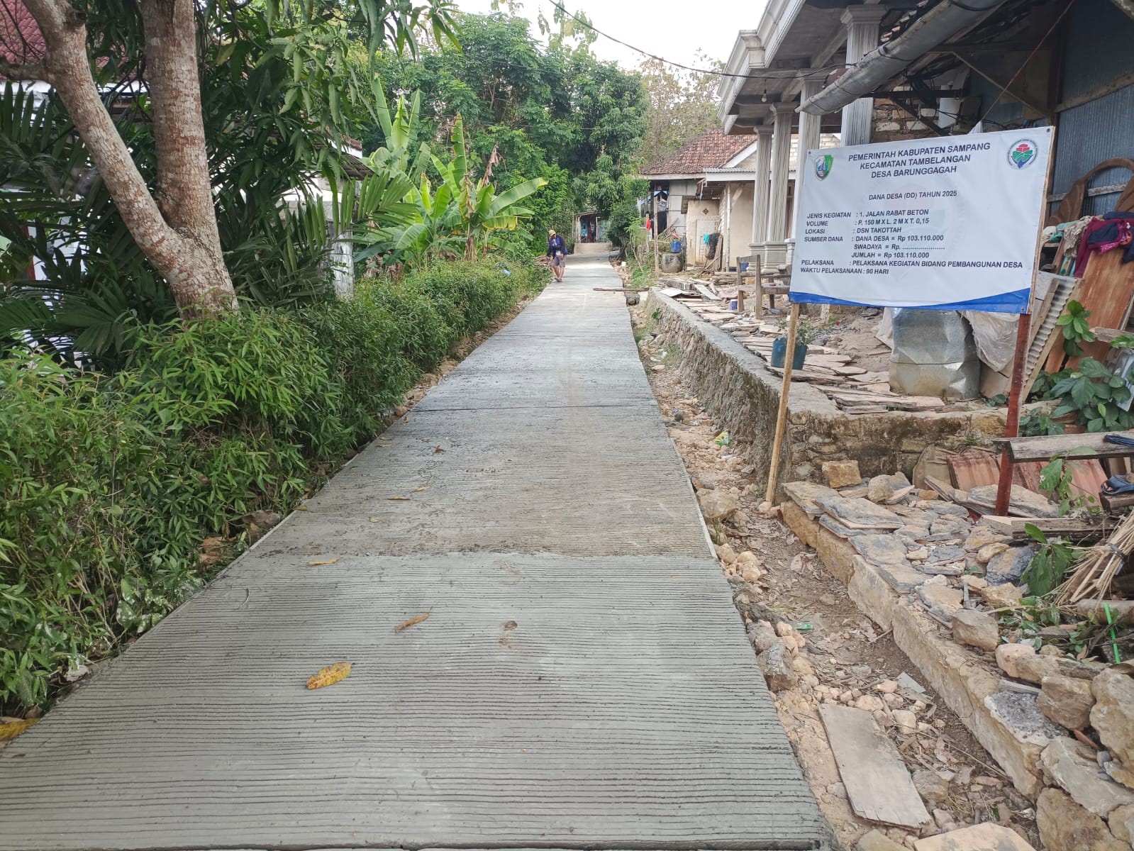 MULUS: Hasil pekerjaan rabat beton di Dusun Takottah, Desa Barung Gagah, Kecamatan Tambelangan, Sampang.