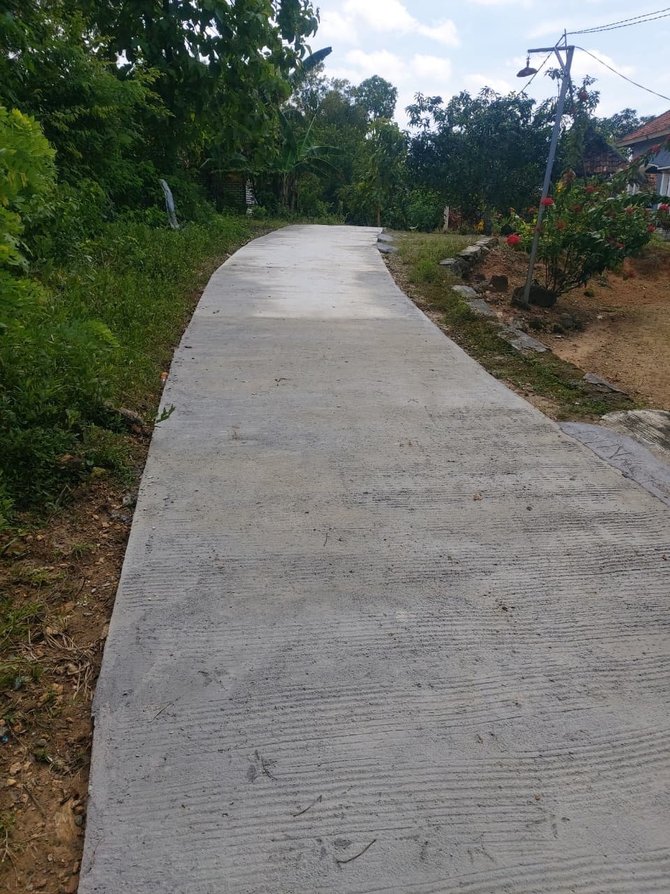 BERKUALITAS: Hasil pekerjaan betonisasi di Dusun Sempangan, Desa Samaran, Kecamatan Tambelangan.