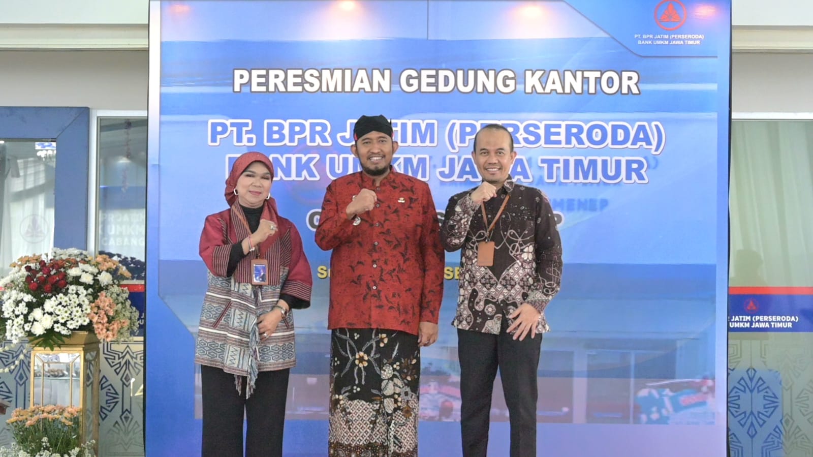 Bupati Sumenep Achmad Fauzi Wongsojudo menghadiri peresmian kantor BPR Jatim di Sumenep.