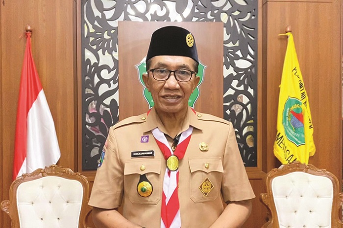 APRESIASI: Bupati Pamekasan KH Kholilurrahman dalam sesi wawancara di Peringgitan Dalam Pendopo Ronggosukowati. (FAHMI JALIL/JPRM)