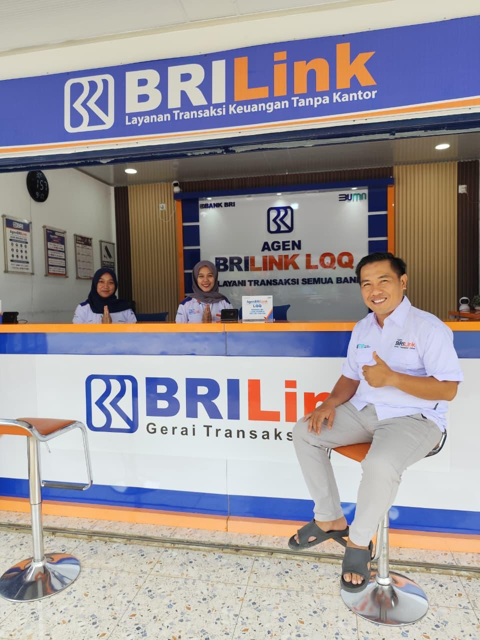 Para Karyawan BRI Link siap melayani saat liburan Nataru.