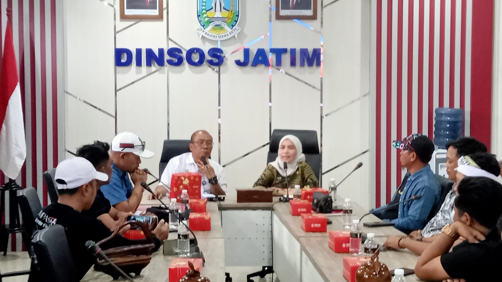 WADUL: Aktivis melakukan audiensi ke Dinsos Jawa Timur, Rabu (24/12).