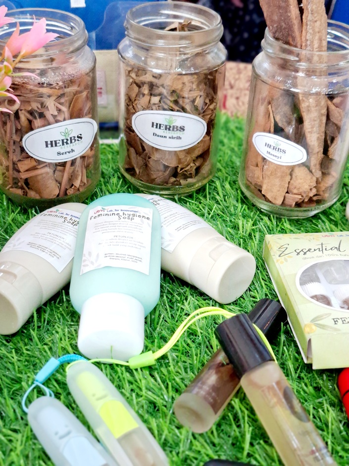 PRODUK LOKAL: Salah satu produk inovasi UTM.