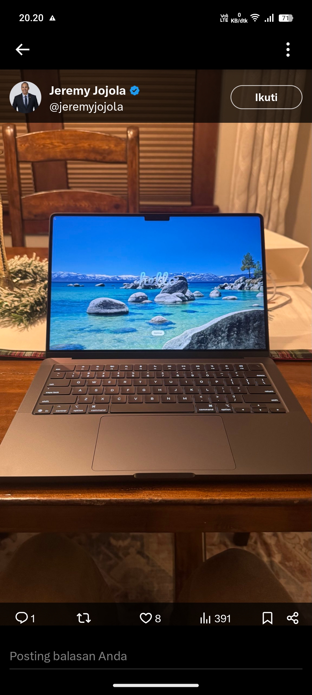 Ilustrasi MacBook Pro 14 Inci M5