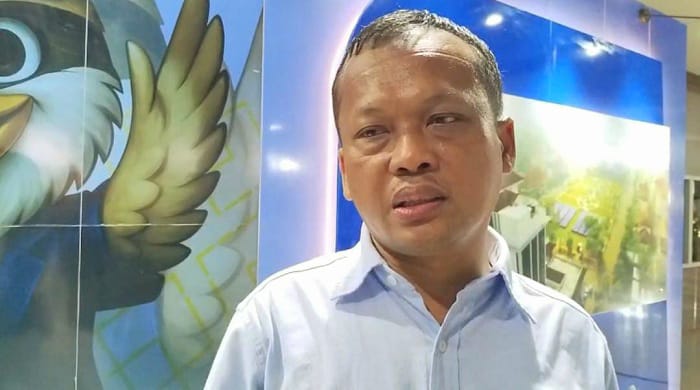 BERI TANGGAPAN: Rektor Universitas Trunojoyo Madura (UTM) Prof Safi&rsquo; saat ditemui di kampusnya Selasa (30/12). (ZEINAL ABIDIN/JPRM)