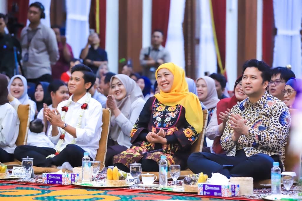 Membanggakan: Gubernur Khofifah dan Wagub Emil sambut Valen di Gedung Negara Grahadi, Surabaya, Kamis (1/1).