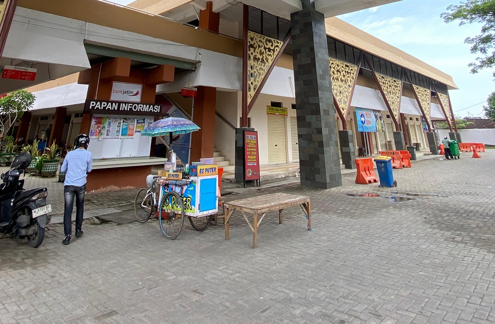 MEGAH: Pengunjung berada di Pasar Kolpajung, Senin, 29 Desember 2025.