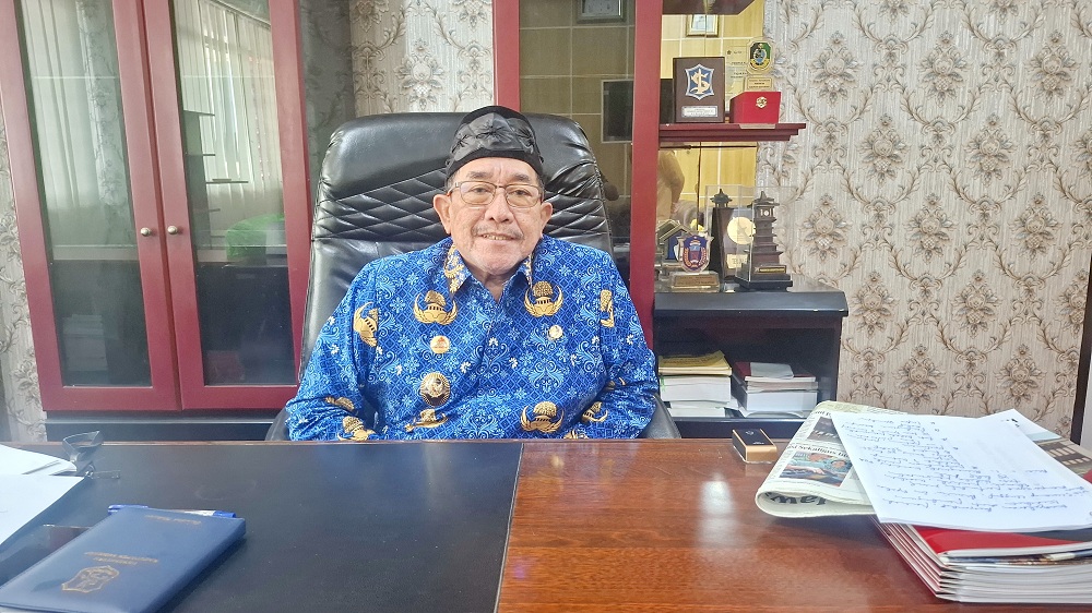Wakil Bupati Sumenep KH Imam Hasyim saat di ruang kerjanya