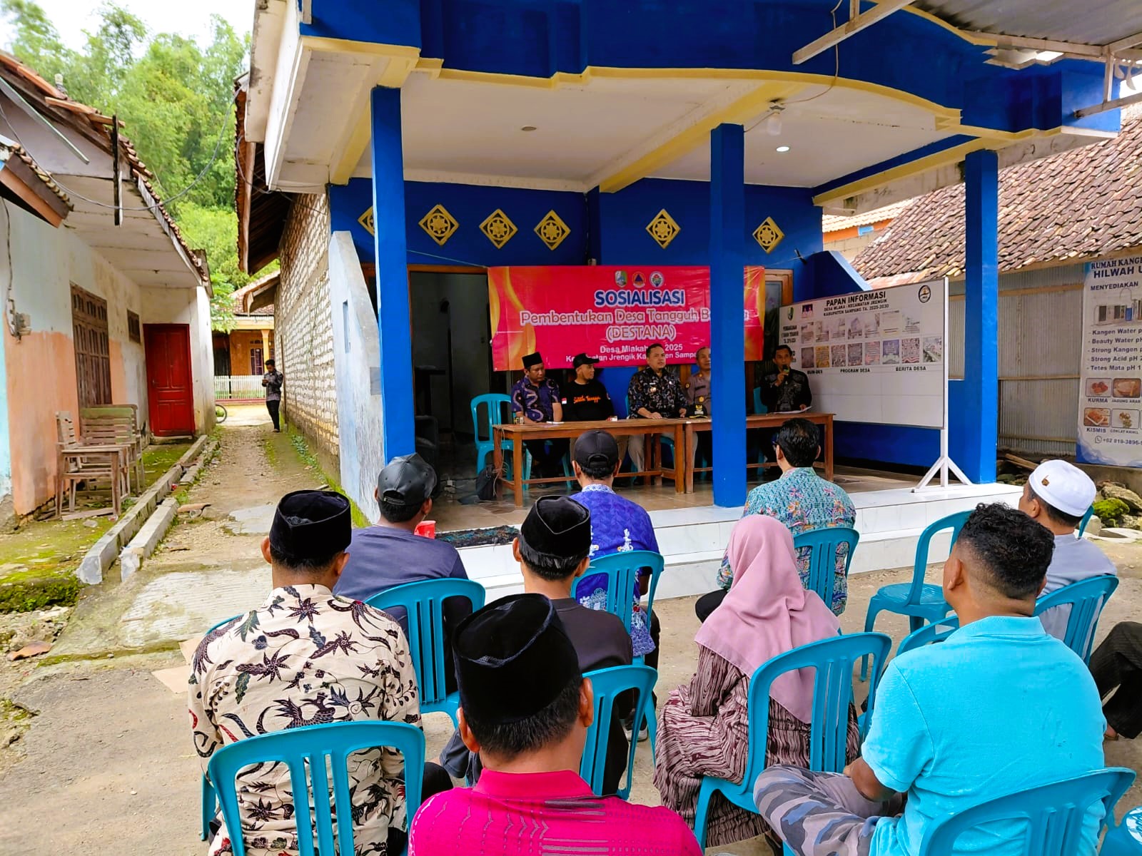 ANTISIPASI: BPBD saat melakukan sosialisasi destana di Desa Mlakah, Kecamatan Jrengik, Kamis (8/1).