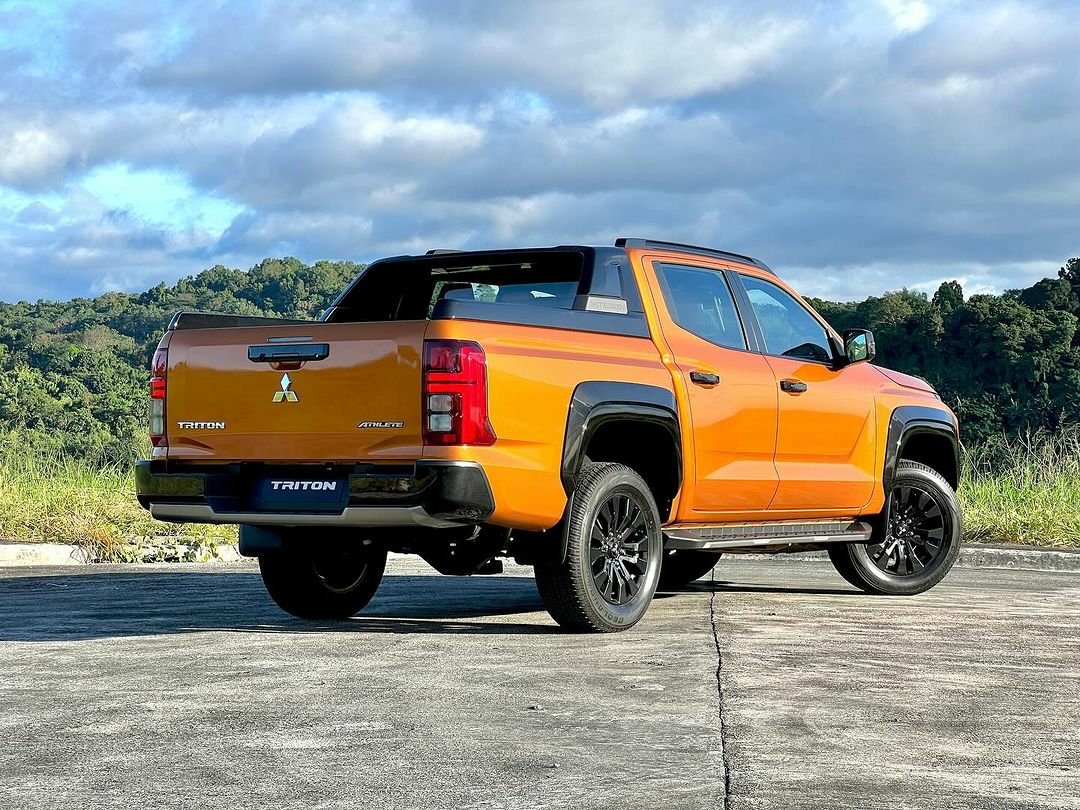 Mitsubishi Triton Street