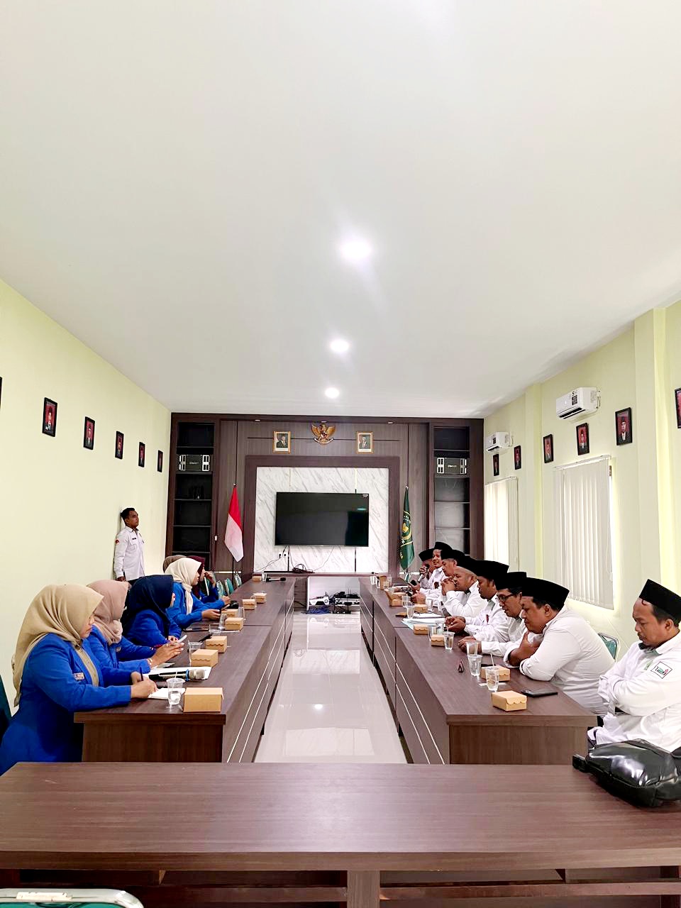 DIDESAK: Pengurus Kopri PC PMII Bangkalan melakukan audiensi ke kantor Kemenag Bangkalan, Selasa (13/1). (KOPRI PC PMII BANGKALAN UNTUK JPRM)