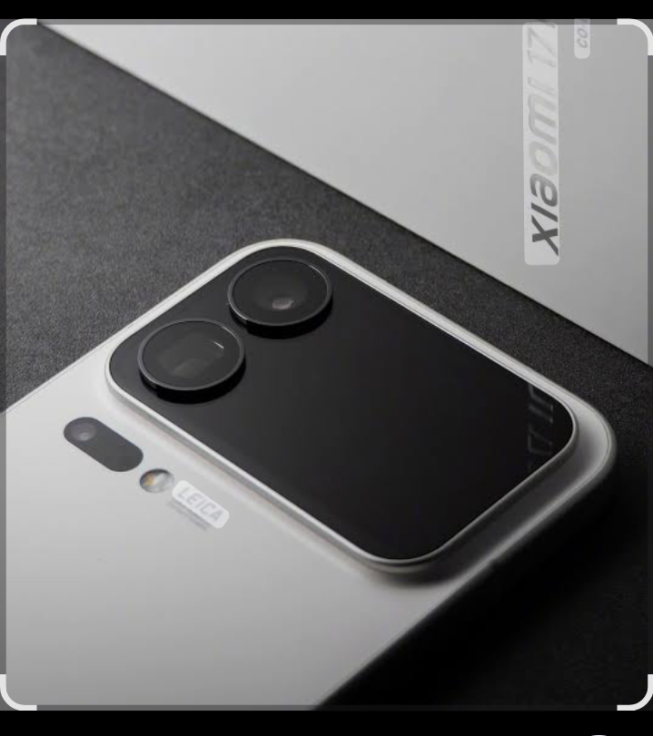 Layar belakang Xiaomi 18 tidak hanya berfungsi sebagai pemanis estetika.
