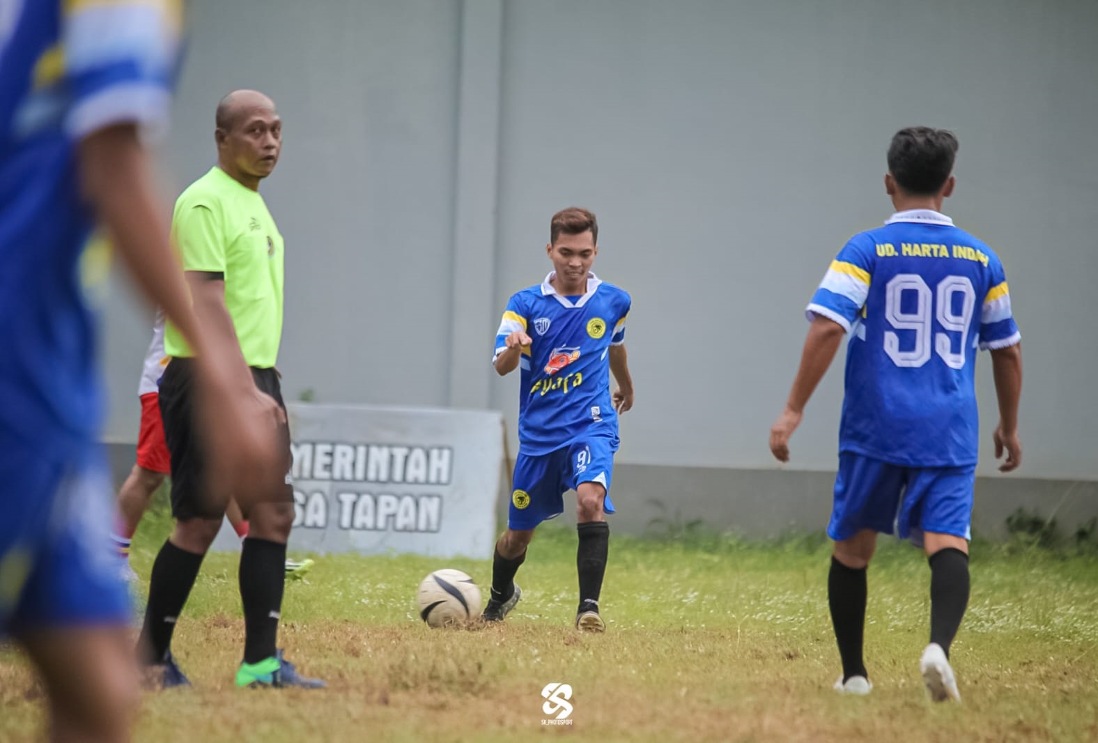 LAGA PERSAHABATAN: Pemain PSG Sampang saat melakukan sparing di Lapangan Tapan Cakrabuana, Tulungagung, Minggu (30/12/2025)
