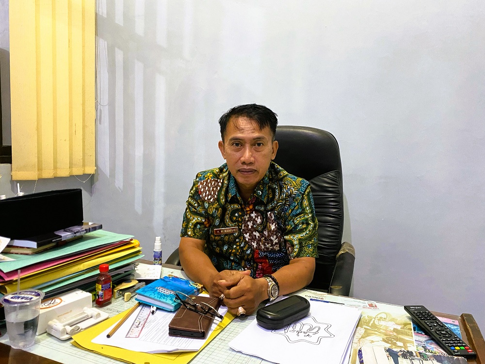 PEMBERDAYAAN: Moh. Mahfud saat ditemui di ruangannya Dinas Perikanan Sampang, Kamis (15/1).