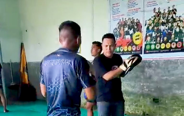 GIAT: Atlet mengikuti latihan di Desa Bicorong, Kecamatan Pakong, Minggu (18/1).