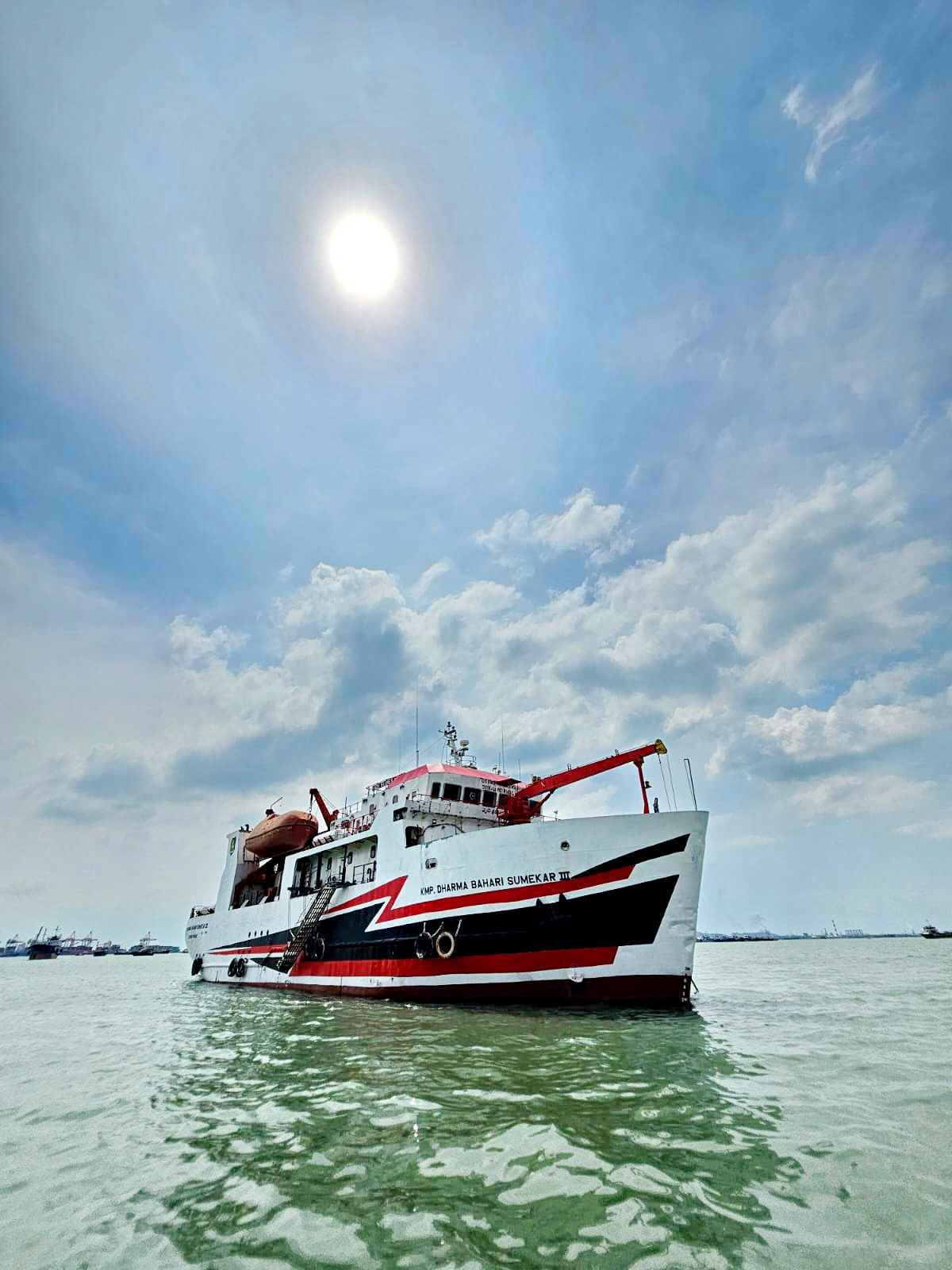 DIPERBAIKI: KMP DBS III milik PD Sumekar diparkir di Pelabuhan Kalianget, Sumenep.