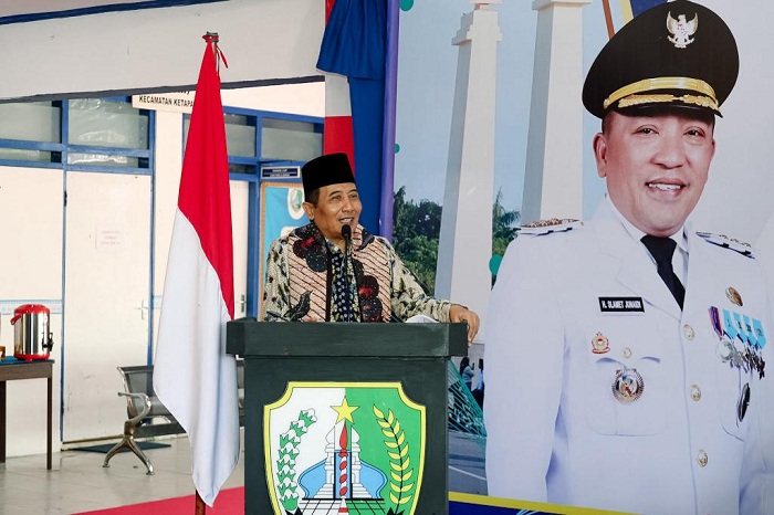 PAPARAN: Sekkab Sampang Yuliadi Setiyawan menyampaikan sambutan pada kegiatan Musrenbang RKPD 2027 Kecamatan Ketapang Kamis (29/1). (PROKOPIM UNTUK JPRM)
