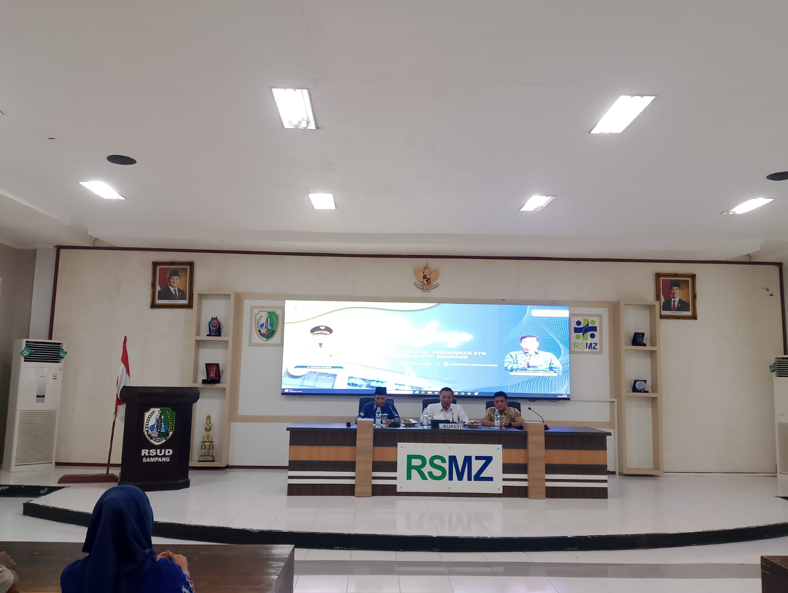 SIGAP: Bupati Sampang H. Slamet Junaidi melakukan diskusi dan evaluasi kinerja RSMZ Sampang, Jumat (6/2).