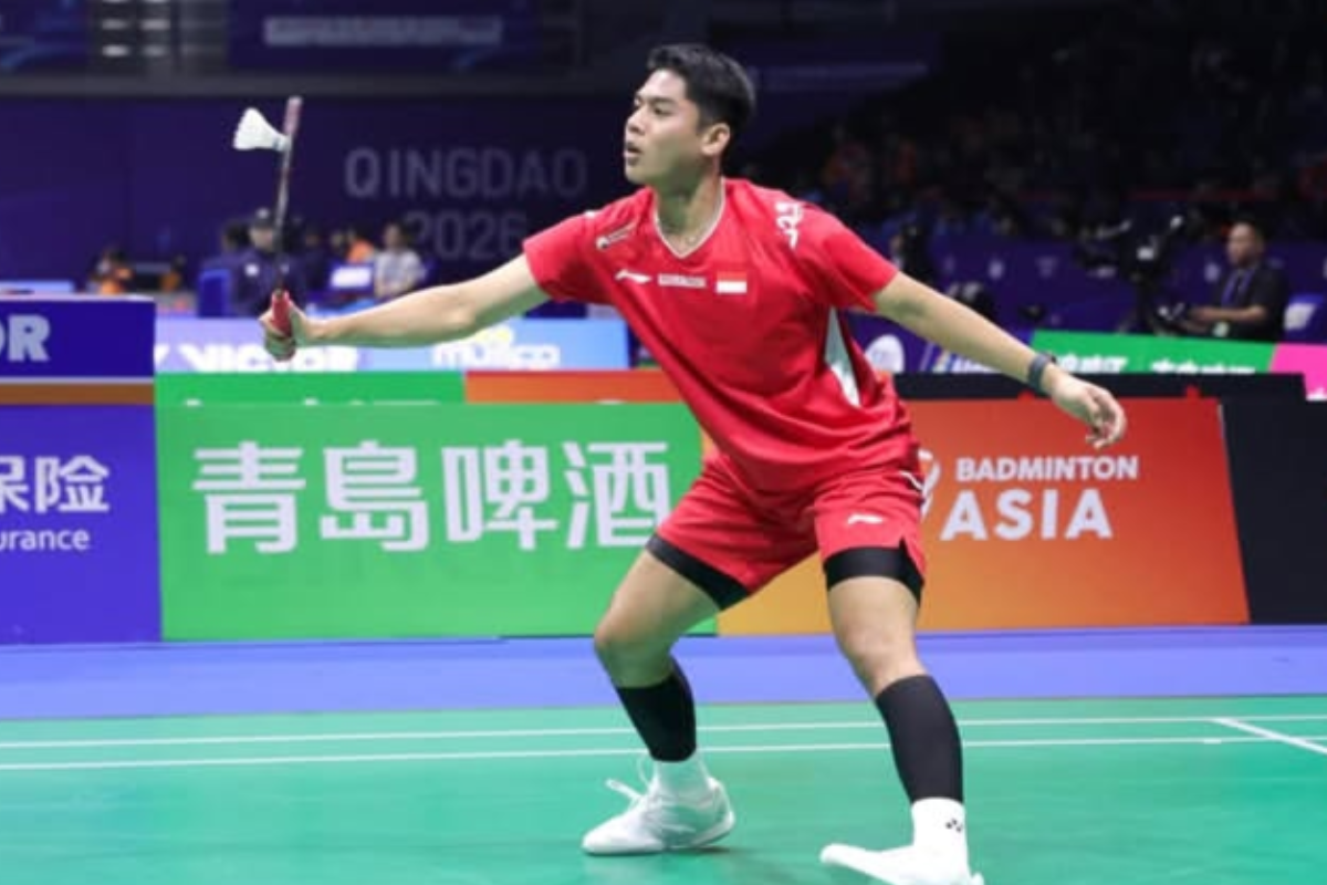 KALAH: Moh. Zaki Ubaidillah saat bertanding melawan atlet Malaysia di Tiongkok, Kamis (5/2).