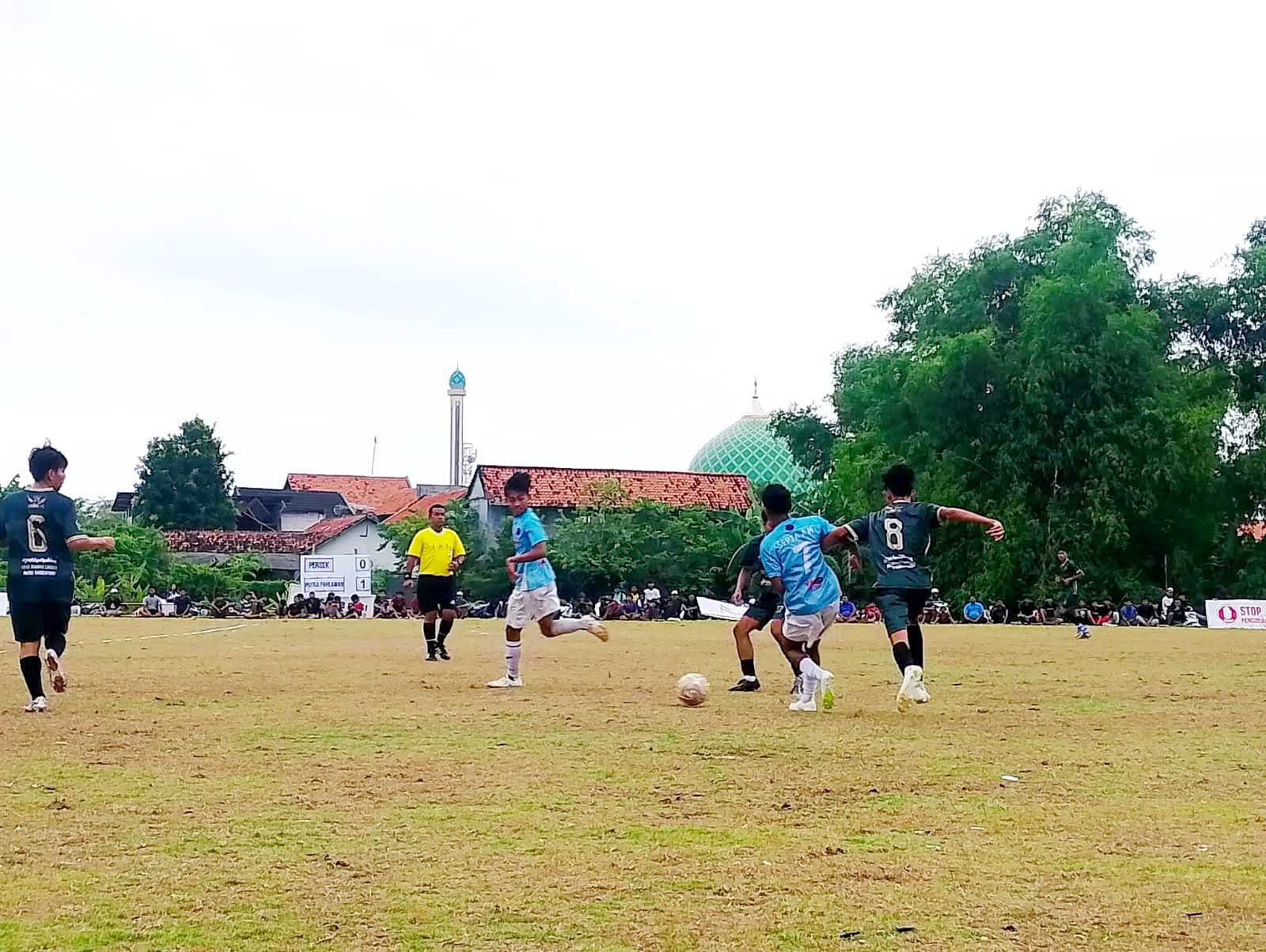 PEMBINAAN: Klub sepak bola mengikuti turnamen Askab PSSI Sampang U-17 di lapangan SSC, Kamis (11/12/2025). (DOK JPRM)