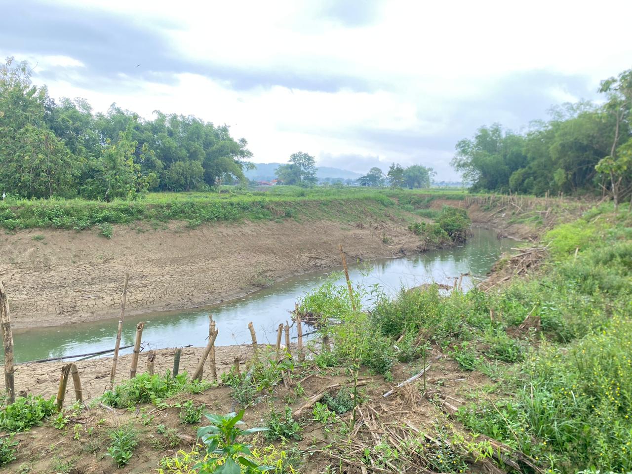 ALIRAN: Kondisi Sungai Panyiburan setelah dilakukan normalisasi di Desa Margantoko, Kecamatan Jrengik, Senin (9/2).
