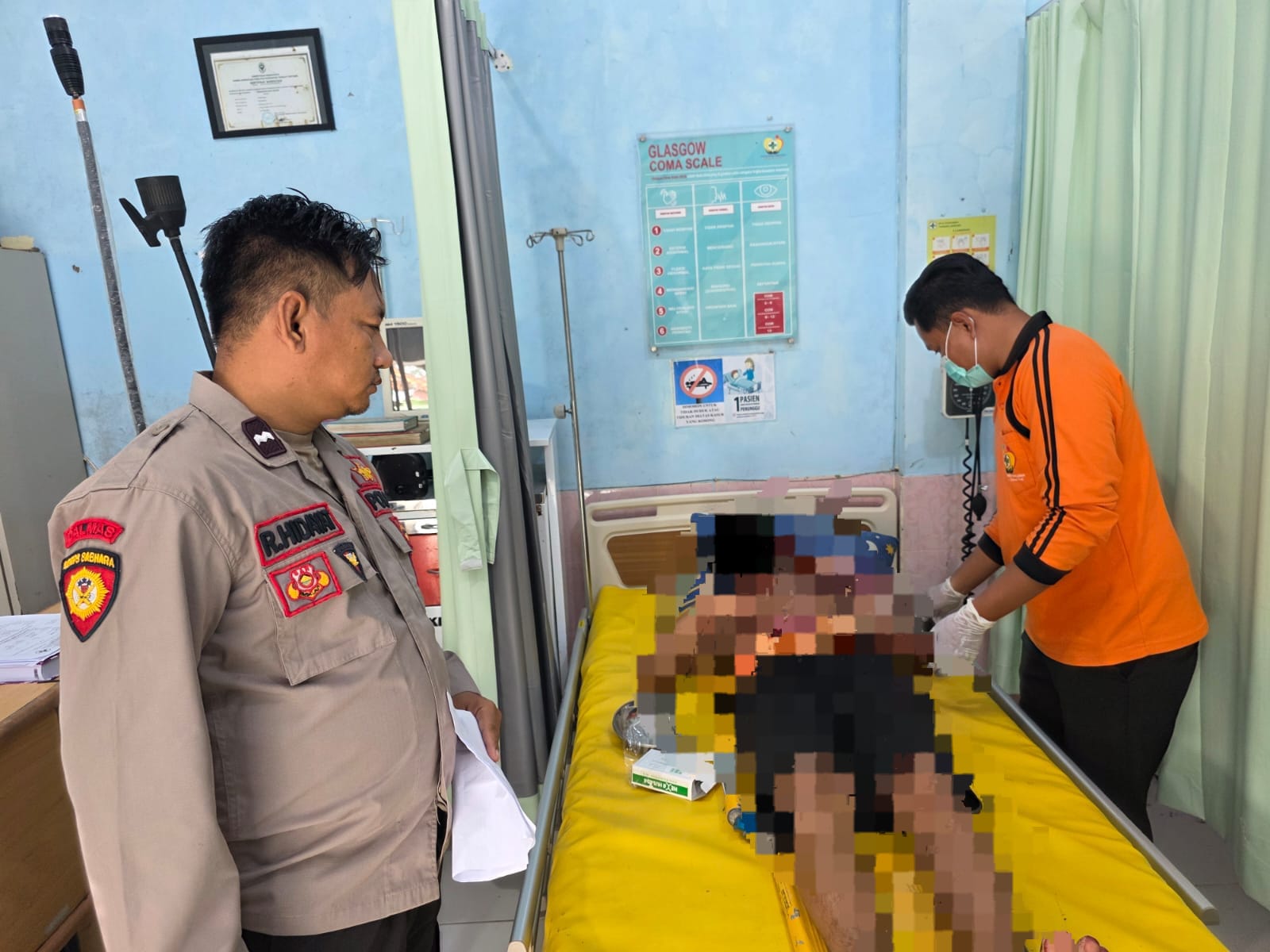 DIRAWAT: Korban MH saat menjalani perawatan di Puskesmas Tambelangan, Sampang, Minggu (8/2).