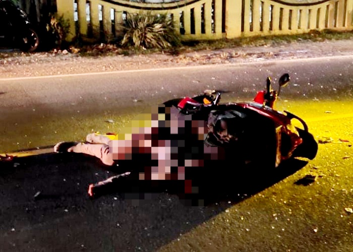 TERGELETAK: Azfar Burhan meninggal dunia usai terlibat laka lantas di Jalan Raya Ketengan, Kecamatan Burneh, Selasa (10/2). (POLRES BANGKALAN UNTUK JPRM)