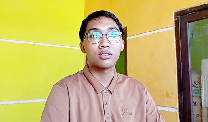 KORBAN KEKERASAN: Korban pembegalan di Jalan Raya Telang Abdul Rojak Jaelani saat melapor ke Mapolsek Kamal pada Minggu (28/12/2025). (ABDUL ROJAK JAELANI UNTUK JPRM)