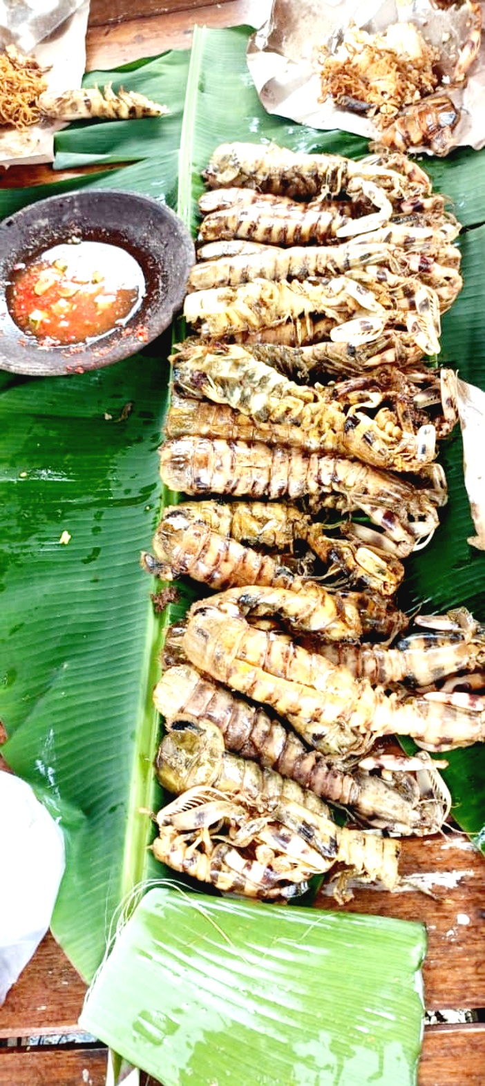 MAHAL: Udang ronggeng hasil tangkapan nelayan Kecamatan Sapeken, Sumenep, setelah digoreng siap memanjakan selera. (LUKMAN HAKIM AG/JPRM)