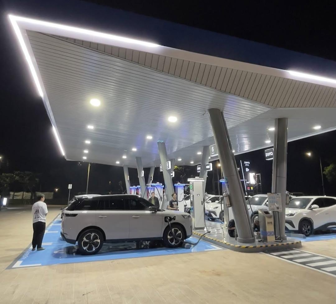 Antrian mobil listrik SPKLU